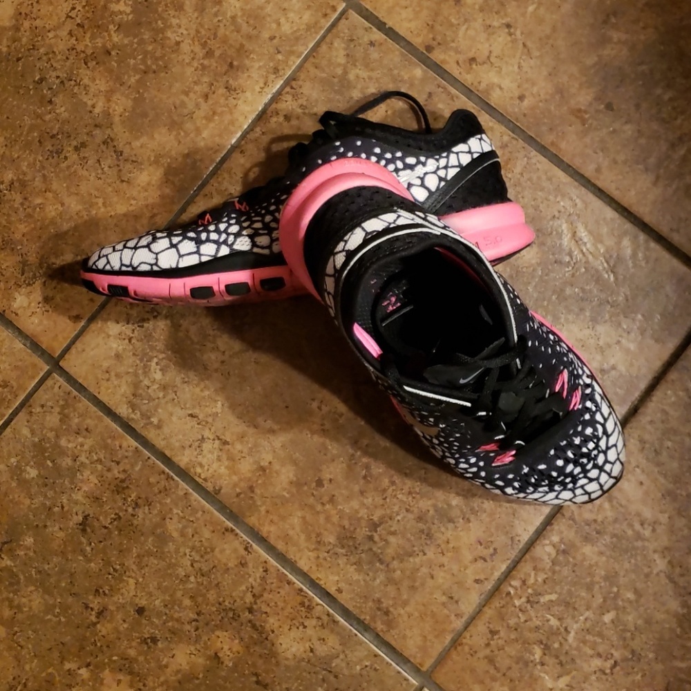 Shoes - Picture 4 of 6